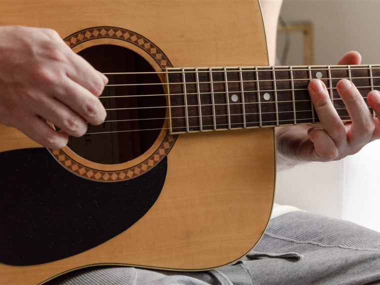 noms des cordes de la guitare