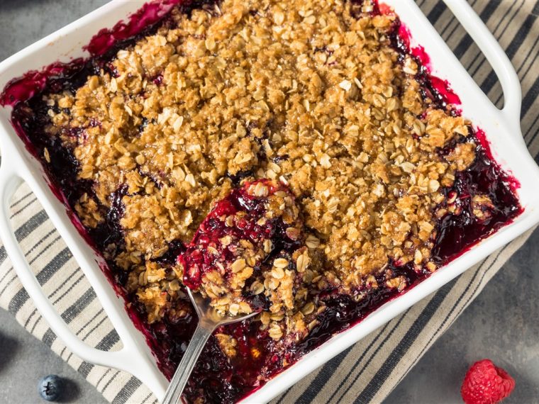 Recette de crumble aux mûres sauvages et framboises