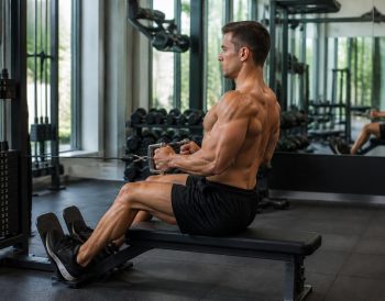 découvrez des conseils pratiques pour maîtriser le tirage du dos à la poulie et optimiser votre entraînement musculaire en toute sécurité.